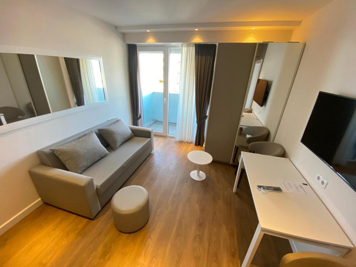 Gq Premium Apartments In Alliance Palace Batumi Exterior photo