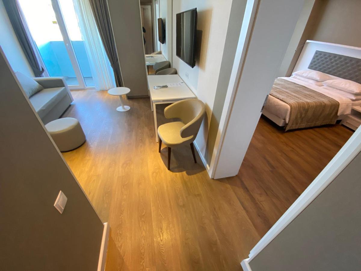 Gq Premium Apartments In Alliance Palace Batumi Exterior photo