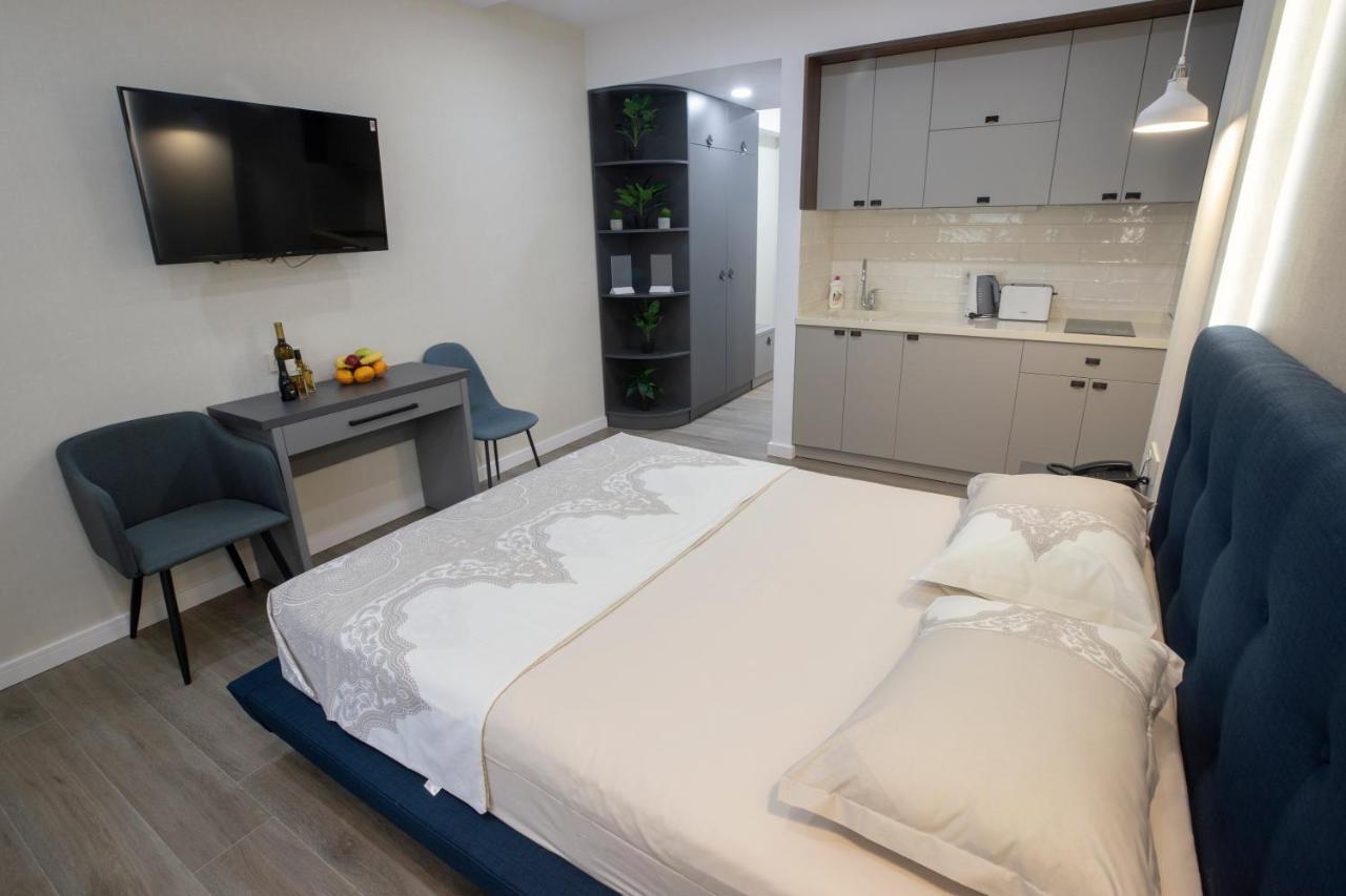 Gq Premium Apartments In Alliance Palace Batumi Exterior photo