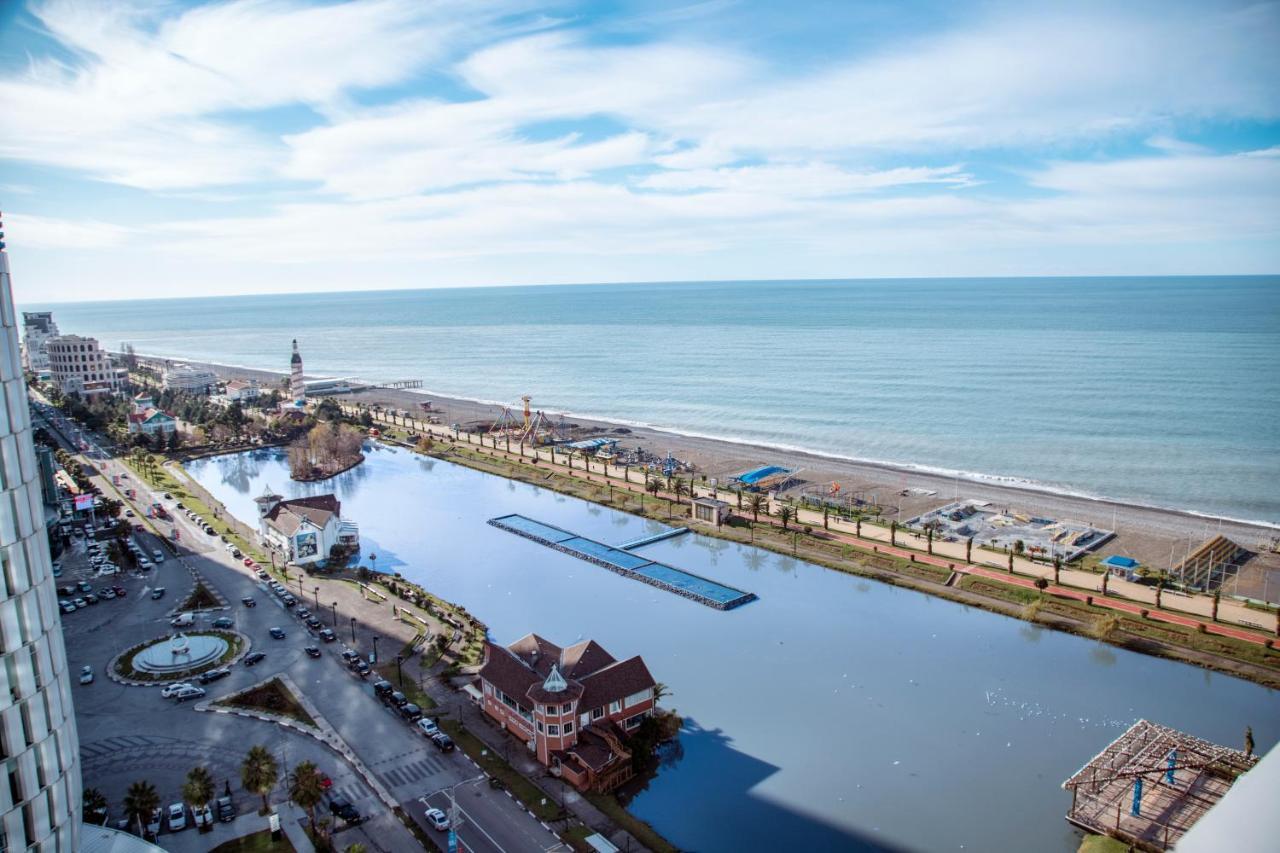 Gq Premium Apartments In Alliance Palace Batumi Exterior photo